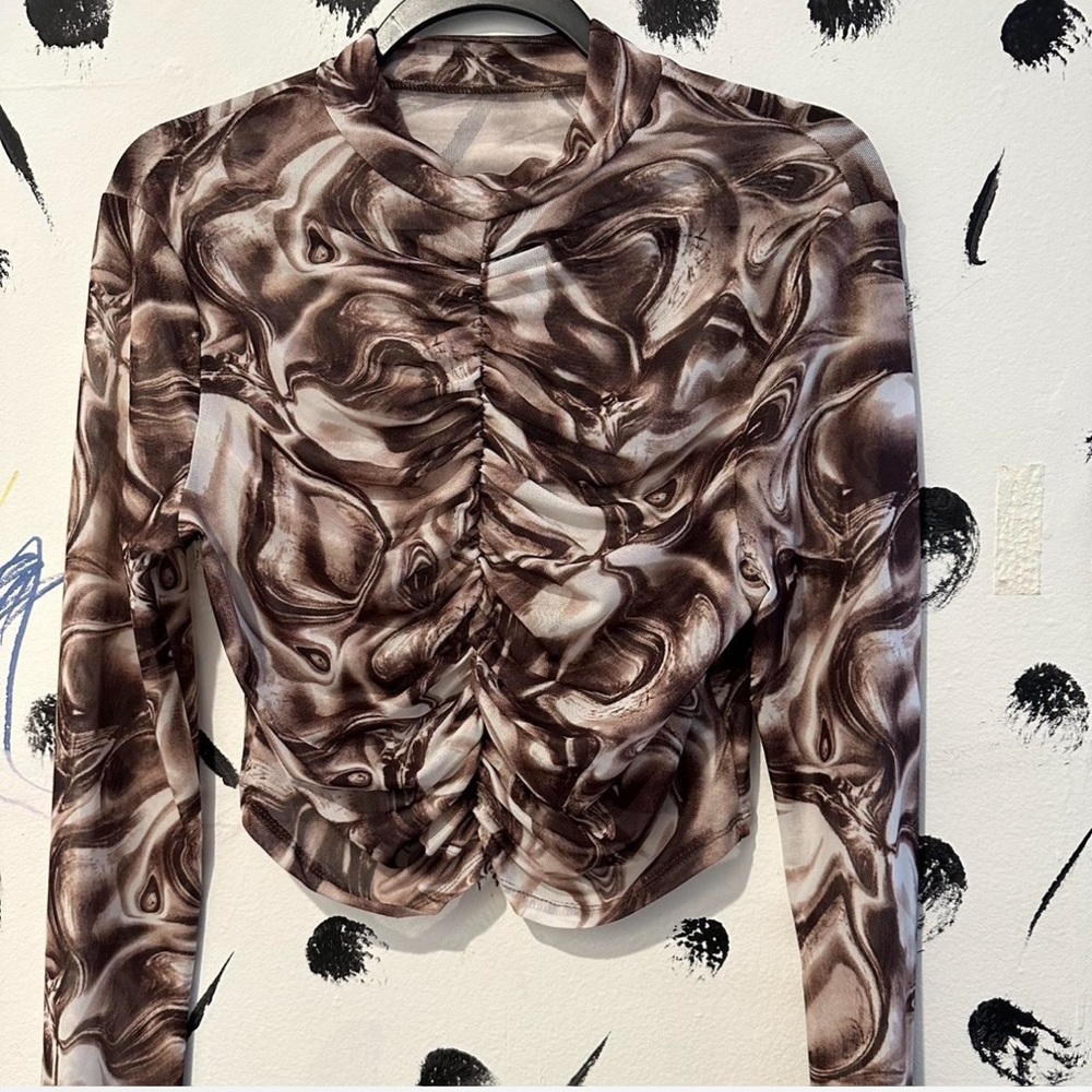 MARBLE DETAILING SHEER LONG SLEEVE TOP.